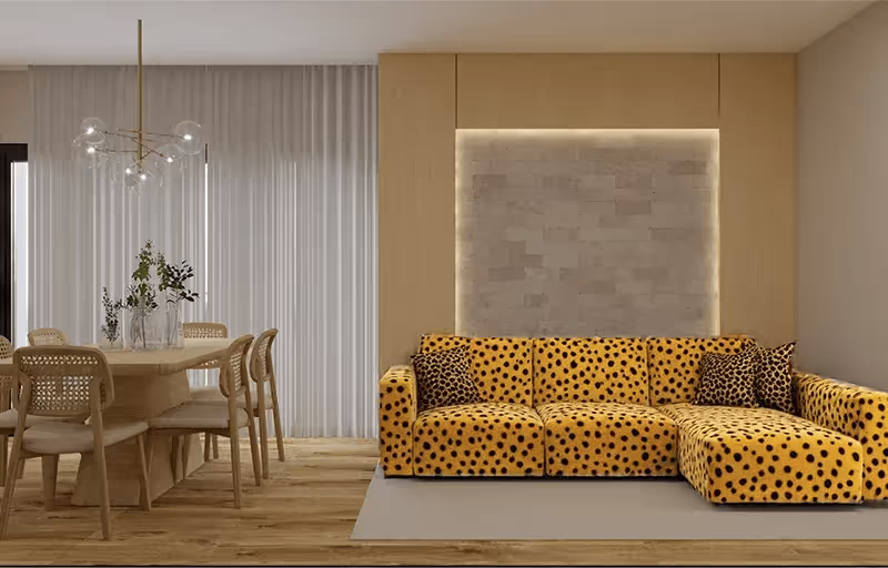 Sala de estar moderna com sofá amarelo estampado de bolinhas pretas e mesa de jantar de madeira com cadeiras ao fundo.