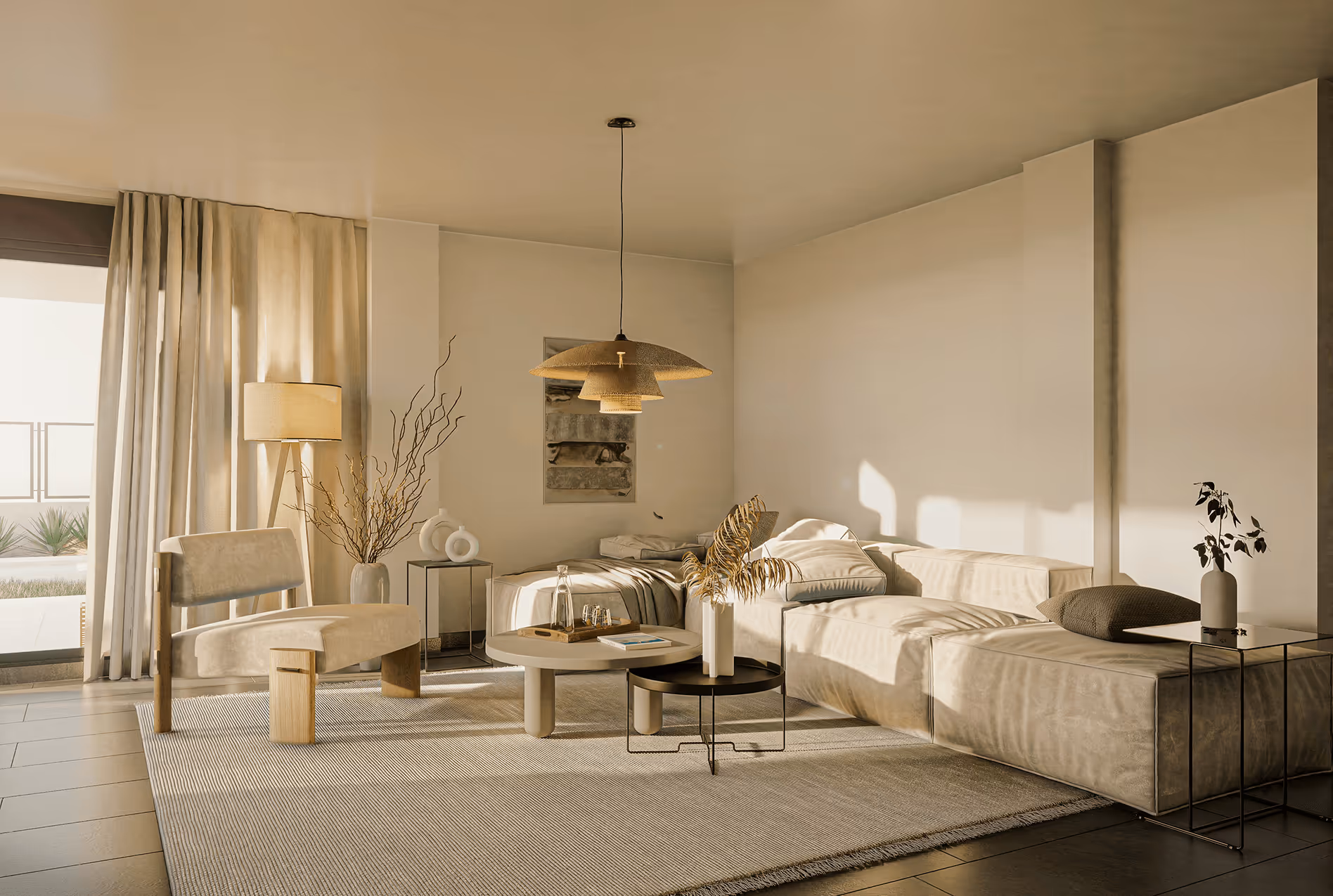 Sala de estar moderna iluminada pelo sol, com sofá bege, poltrona de madeira e mesa de centro decorada com vasos e livro.